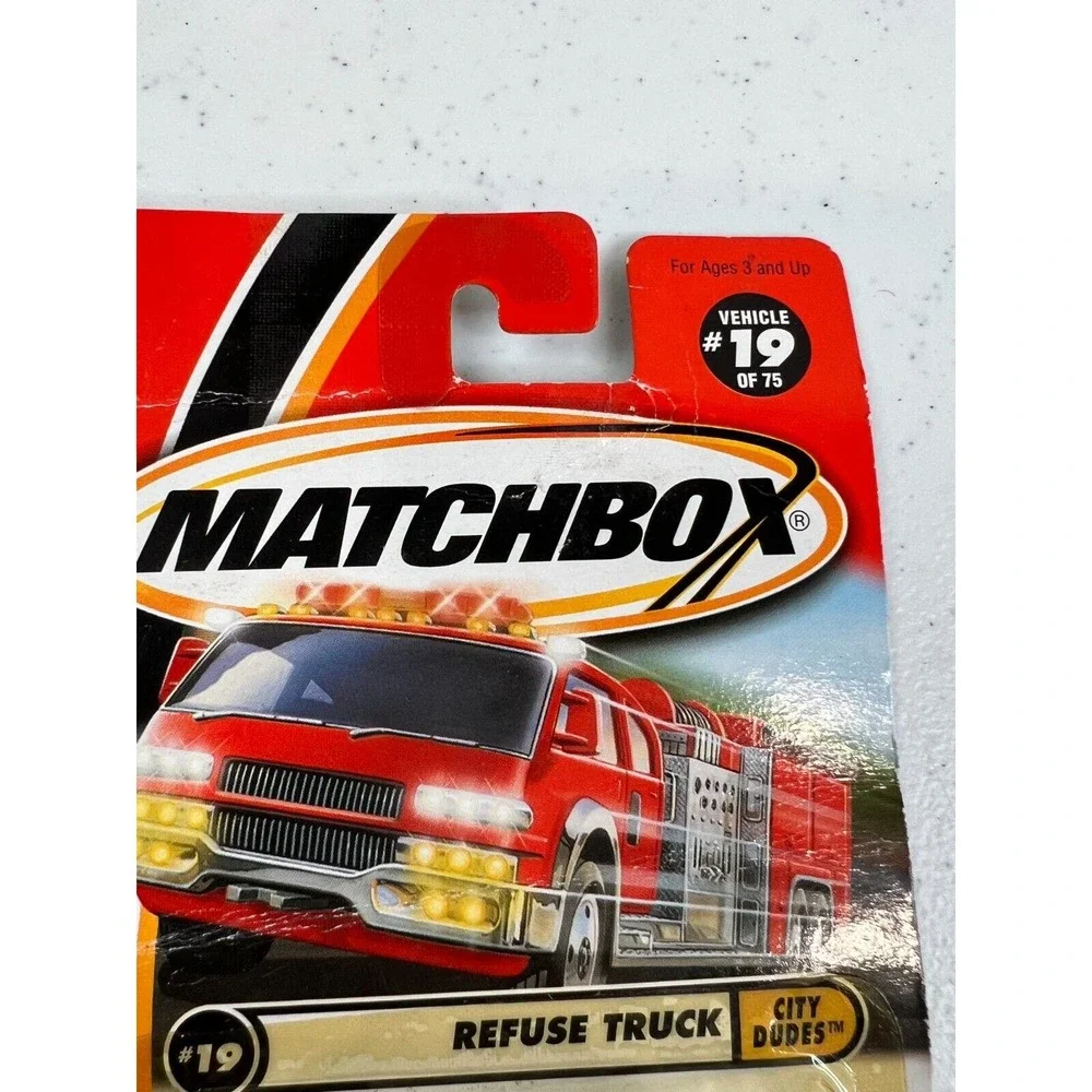 Matchbox 2001-19/75 Kids Red White City Dudes 1:64 Scale Garbage Refuse‎ Truck